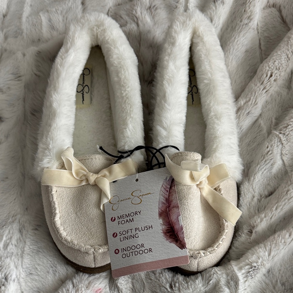 Jessica Simpson Cream Plush Slippers